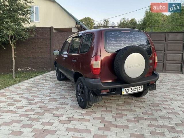 Червоний Шевроле Нива, об'ємом двигуна 1.7 л та пробігом 250 тис. км за 2950 $, фото 1 на Automoto.ua