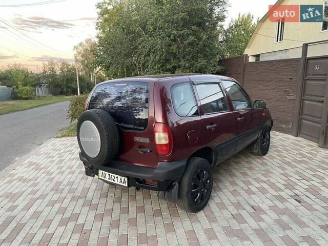 Червоний Шевроле Нива, об'ємом двигуна 1.7 л та пробігом 250 тис. км за 2950 $, фото 5 на Automoto.ua
