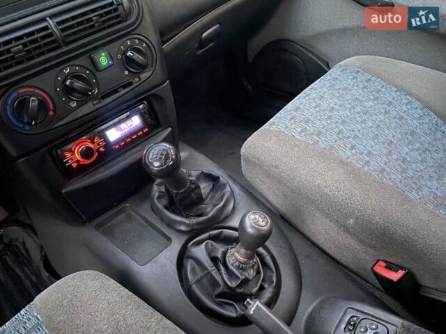 Червоний Шевроле Нива, об'ємом двигуна 1.7 л та пробігом 250 тис. км за 2950 $, фото 2 на Automoto.ua
