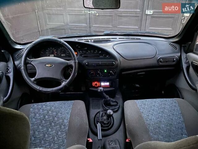 Червоний Шевроле Нива, об'ємом двигуна 1.7 л та пробігом 250 тис. км за 2950 $, фото 4 на Automoto.ua