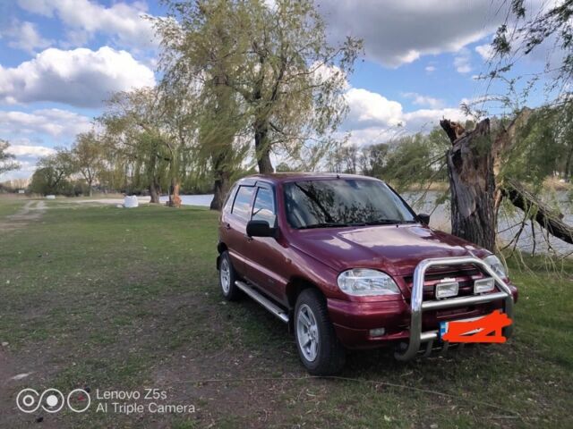 Красный Шевроле Нива, объемом двигателя 2 л и пробегом 109 тыс. км за 4400 $, фото 1 на Automoto.ua