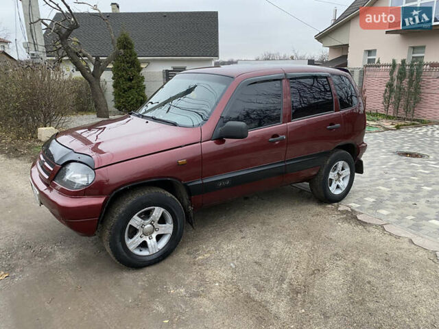 Червоний Шевроле Нива, об'ємом двигуна 1.69 л та пробігом 200 тис. км за 4450 $, фото 1 на Automoto.ua