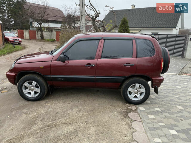 Червоний Шевроле Нива, об'ємом двигуна 1.69 л та пробігом 200 тис. км за 4450 $, фото 2 на Automoto.ua