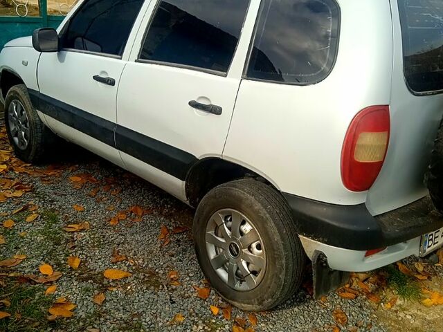 Шевроле Нива 2003 у Березовке на Automoto.ua Шевроле Нива, об'ємом двигуна 1.7 л та пробігом 0 тис. км за 2700 $, фото 3 на Automoto.ua