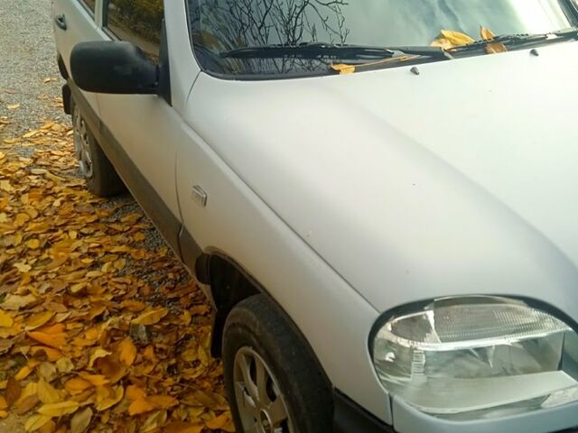 Шевроле Нива 2003 у Березовке на Automoto.ua Шевроле Нива, об'ємом двигуна 1.7 л та пробігом 0 тис. км за 2700 $, фото 1 на Automoto.ua