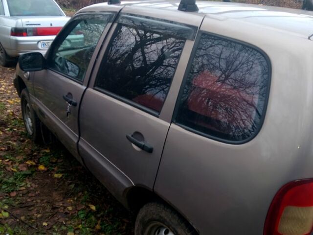 Шевроле Нива, объемом двигателя 1.7 л и пробегом 444 тыс. км за 2700 $, фото 5 на Automoto.ua