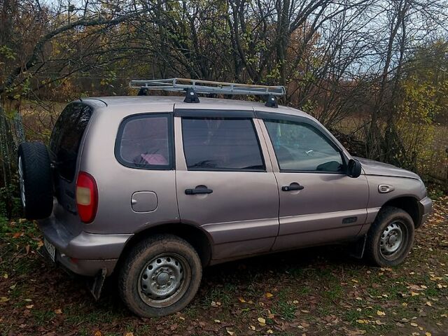 Шевроле Нива, объемом двигателя 1.7 л и пробегом 444 тыс. км за 2700 $, фото 3 на Automoto.ua