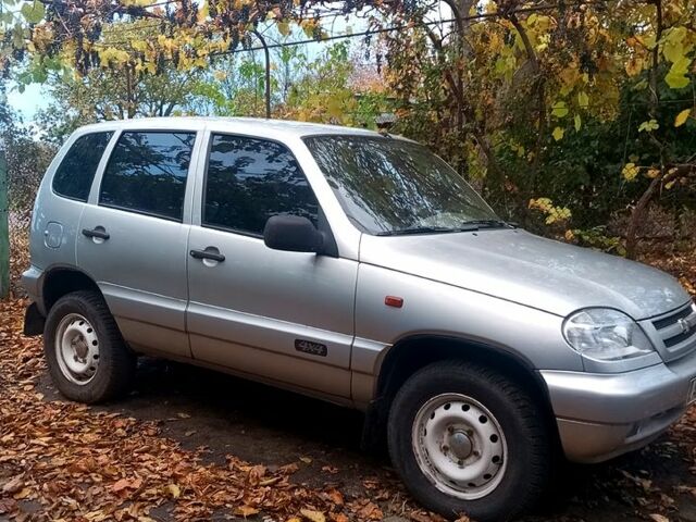 Шевроле Нива, объемом двигателя 1.7 л и пробегом 300 тыс. км за 5500 $, фото 1 на Automoto.ua