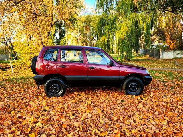 Шевроле Нива, объемом двигателя 1.7 л и пробегом 300 тыс. км за 2950 $, фото 3 на Automoto.ua
