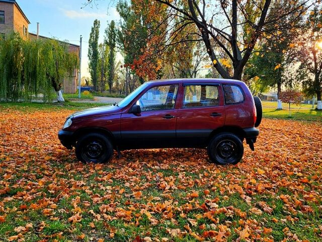 Шевроле Нива, объемом двигателя 1.7 л и пробегом 300 тыс. км за 2950 $, фото 7 на Automoto.ua
