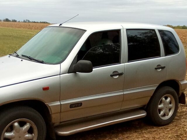 Шевроле Нива, объемом двигателя 1.7 л и пробегом 230 тыс. км за 4400 $, фото 3 на Automoto.ua