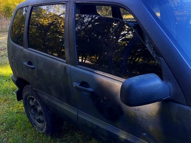 Шевроле Нива, об'ємом двигуна 1.7 л та пробігом 170 тис. км за 4000 $, фото 7 на Automoto.ua