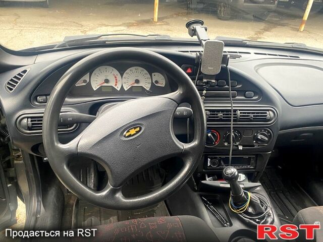 Шевроле Нива, объемом двигателя 1.7 л и пробегом 260 тыс. км за 4500 $, фото 5 на Automoto.ua