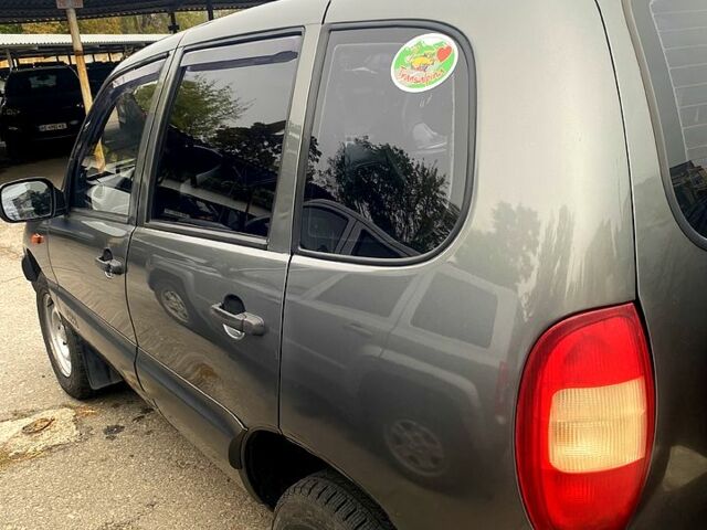 Шевроле Нива, объемом двигателя 1.7 л и пробегом 260 тыс. км за 4500 $, фото 4 на Automoto.ua