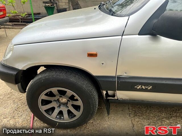 Шевроле Нива, объемом двигателя 1.7 л и пробегом 111 тыс. км за 2100 $, фото 3 на Automoto.ua