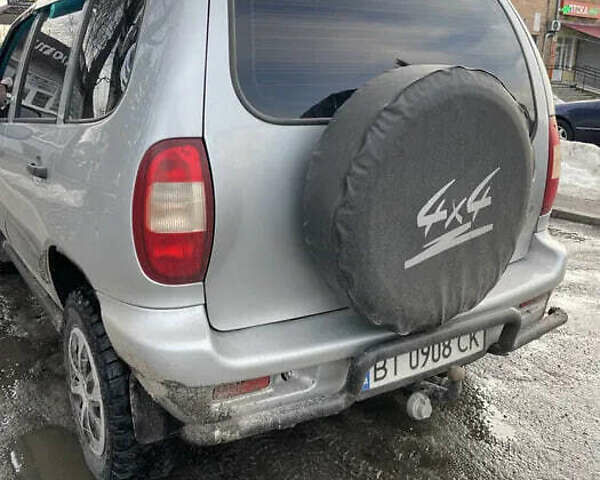 Шевроле Нива, объемом двигателя 1.7 л и пробегом 150 тыс. км за 4600 $, фото 3 на Automoto.ua