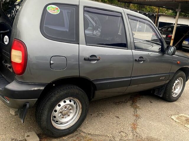 Шевроле Нива, объемом двигателя 1.7 л и пробегом 260 тыс. км за 4500 $, фото 2 на Automoto.ua