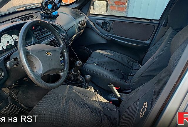 Шевроле Нива, объемом двигателя 1.7 л и пробегом 133 тыс. км за 3100 $, фото 2 на Automoto.ua