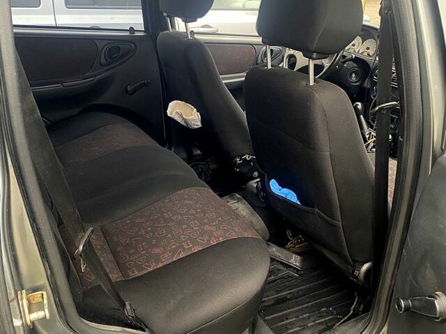 Шевроле Нива, объемом двигателя 1.7 л и пробегом 260 тыс. км за 4500 $, фото 3 на Automoto.ua