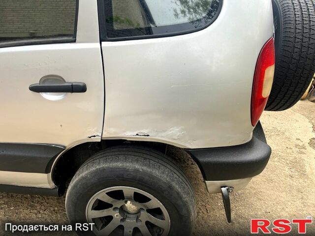 Шевроле Нива, объемом двигателя 1.7 л и пробегом 111 тыс. км за 2100 $, фото 2 на Automoto.ua