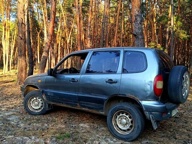 Шевроле Нива, объемом двигателя 1.7 л и пробегом 350 тыс. км за 1800 $, фото 1 на Automoto.ua