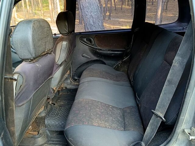 Шевроле Нива, объемом двигателя 1.7 л и пробегом 350 тыс. км за 1800 $, фото 9 на Automoto.ua