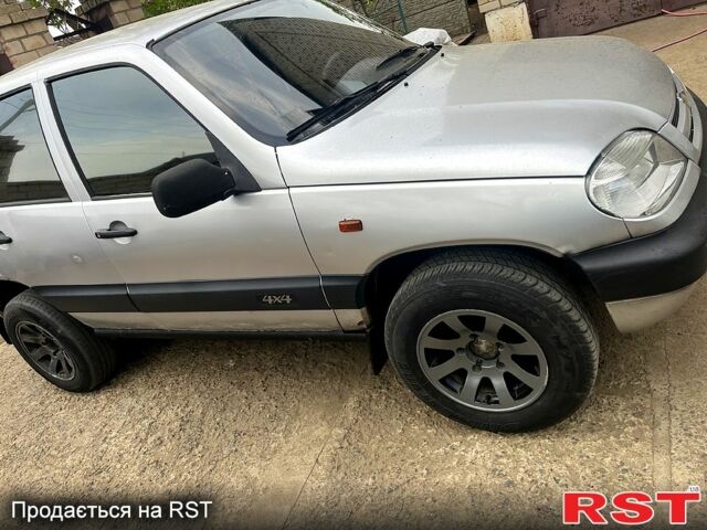 Шевроле Нива, объемом двигателя 1.7 л и пробегом 111 тыс. км за 2100 $, фото 1 на Automoto.ua