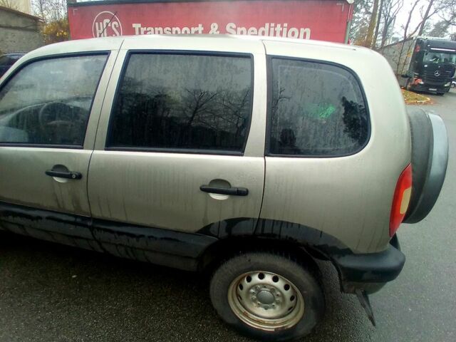 Шевроле Нива, объемом двигателя 1.7 л и пробегом 122 тыс. км за 2800 $, фото 6 на Automoto.ua