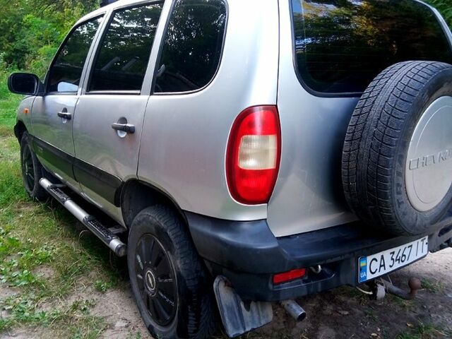 Шевроле Нива, объемом двигателя 1.7 л и пробегом 230 тыс. км за 3500 $, фото 1 на Automoto.ua