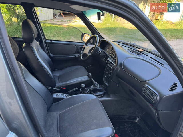 Шевроле Нива, объемом двигателя 1.7 л и пробегом 157 тыс. км за 4200 $, фото 7 на Automoto.ua