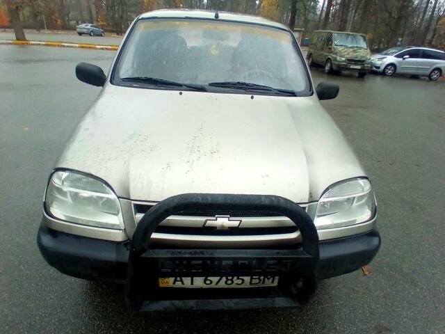 Шевроле Нива, объемом двигателя 1.7 л и пробегом 122 тыс. км за 2800 $, фото 2 на Automoto.ua