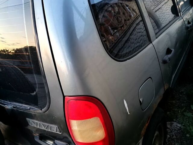 Шевроле Нива, объемом двигателя 1.7 л и пробегом 220 тыс. км за 1500 $, фото 6 на Automoto.ua