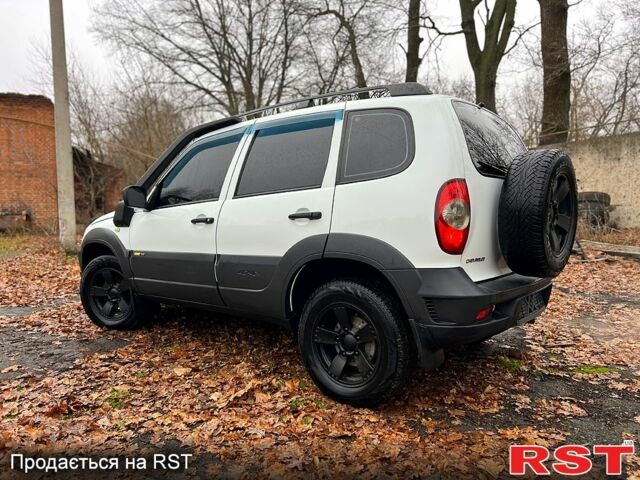 Шевроле Нива, объемом двигателя 1.7 л и пробегом 157 тыс. км за 6100 $, фото 3 на Automoto.ua