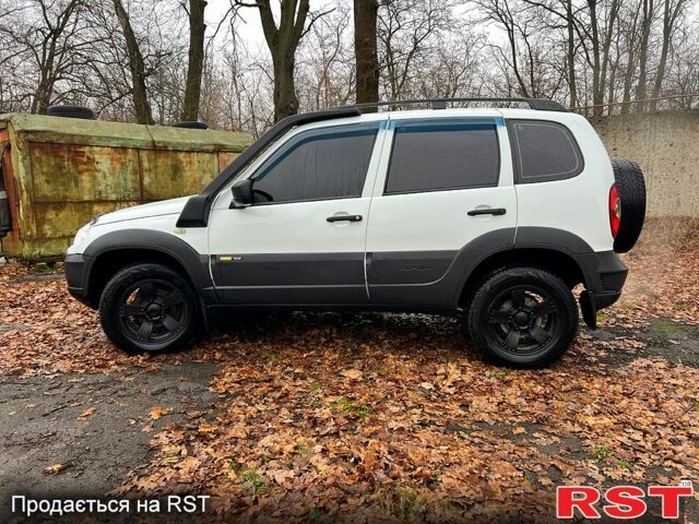 Шевроле Нива, объемом двигателя 1.7 л и пробегом 157 тыс. км за 6100 $, фото 2 на Automoto.ua