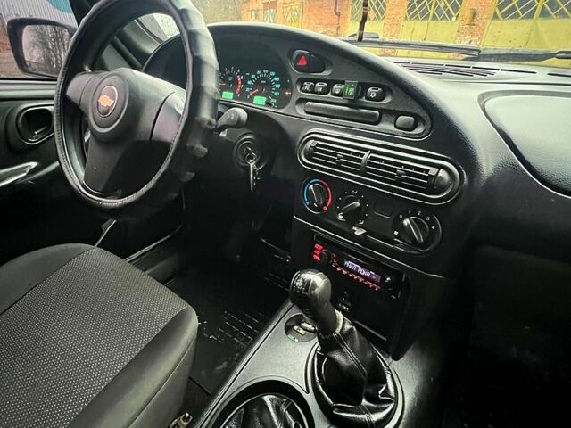Шевроле Нива, объемом двигателя 1.7 л и пробегом 157 тыс. км за 6100 $, фото 6 на Automoto.ua