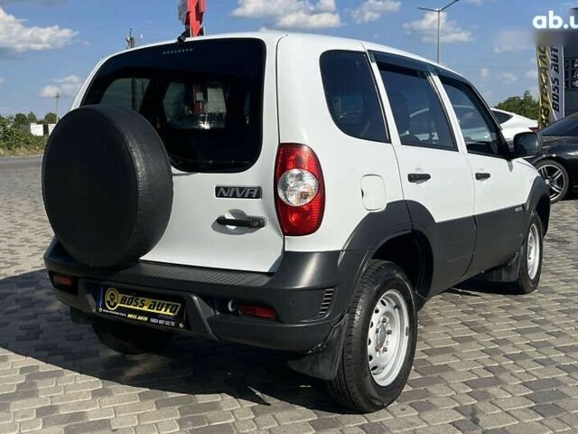 Шевроле Нива, объемом двигателя 1.7 л и пробегом 98 тыс. км за 7500 $, фото 6 на Automoto.ua