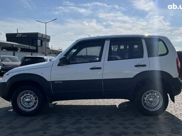 Шевроле Нива, объемом двигателя 1.7 л и пробегом 98 тыс. км за 7500 $, фото 3 на Automoto.ua