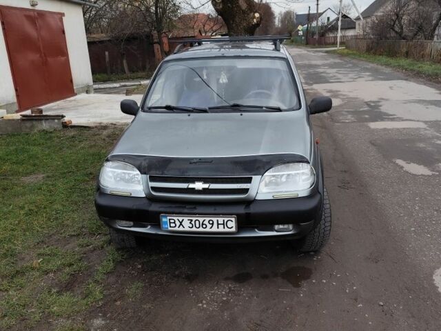 Серый Шевроле Нива, объемом двигателя 1.7 л и пробегом 193 тыс. км за 3000 $, фото 1 на Automoto.ua