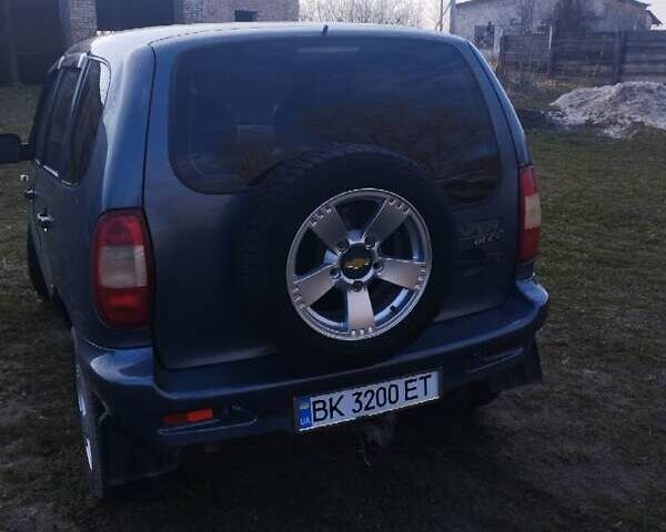 Серый Шевроле Нива, объемом двигателя 1.7 л и пробегом 132 тыс. км за 4900 $, фото 3 на Automoto.ua