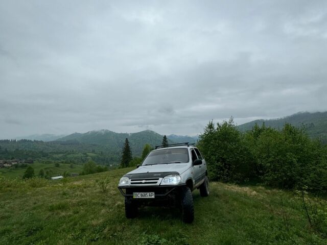 Серый Шевроле Нива, объемом двигателя 1.9 л и пробегом 54 тыс. км за 3000 $, фото 2 на Automoto.ua