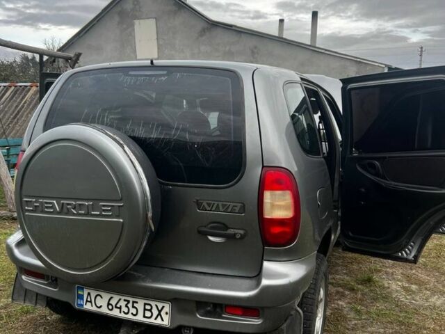 Сірий Шевроле Нива, об'ємом двигуна 1.7 л та пробігом 260 тис. км за 3000 $, фото 2 на Automoto.ua