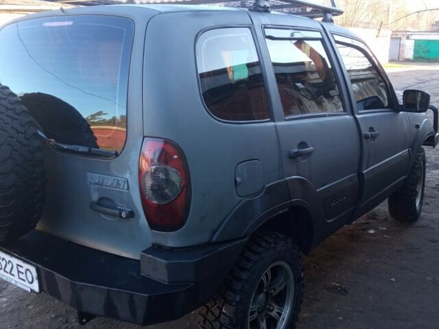 Серый Шевроле Нива, объемом двигателя 1.7 л и пробегом 170 тыс. км за 4100 $, фото 2 на Automoto.ua