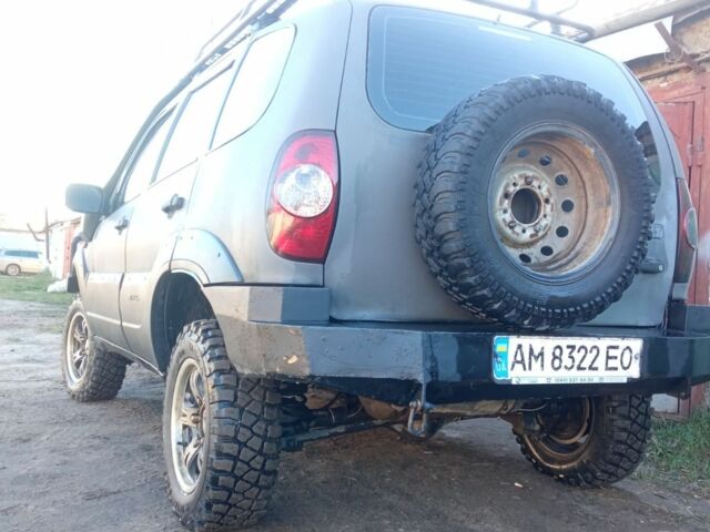 Серый Шевроле Нива, объемом двигателя 1.7 л и пробегом 170 тыс. км за 4100 $, фото 3 на Automoto.ua