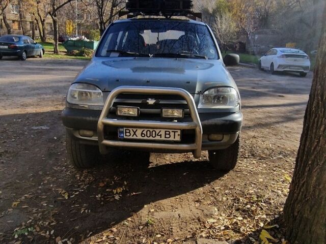 Сірий Шевроле Нива, об'ємом двигуна 1.7 л та пробігом 220 тис. км за 2200 $, фото 1 на Automoto.ua