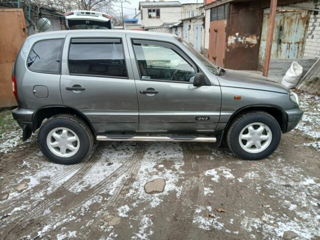 Сірий Шевроле Нива, об'ємом двигуна 1.7 л та пробігом 119 тис. км за 4100 $, фото 2 на Automoto.ua