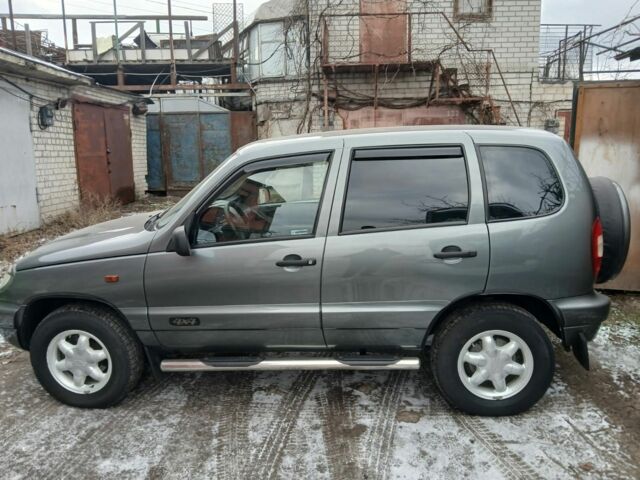 Сірий Шевроле Нива, об'ємом двигуна 1.7 л та пробігом 119 тис. км за 4100 $, фото 1 на Automoto.ua