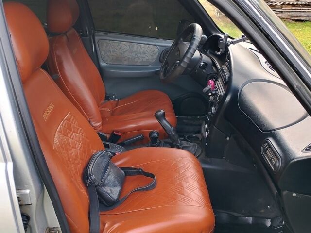 Сірий Шевроле Нива, об'ємом двигуна 0 л та пробігом 320 тис. км за 2950 $, фото 5 на Automoto.ua