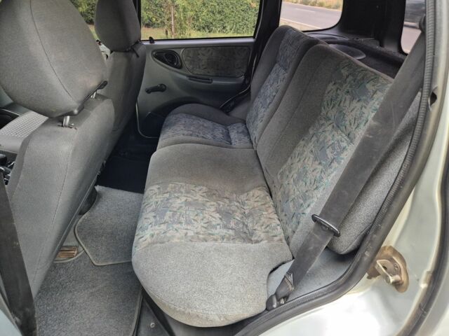 Сірий Шевроле Нива, об'ємом двигуна 1.7 л та пробігом 221 тис. км за 3500 $, фото 7 на Automoto.ua