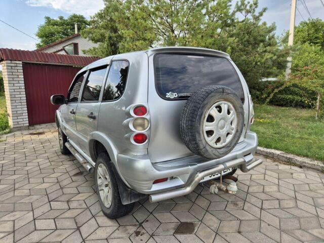 Сірий Шевроле Нива, об'ємом двигуна 1.7 л та пробігом 221 тис. км за 3500 $, фото 4 на Automoto.ua