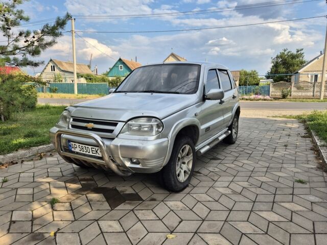 Сірий Шевроле Нива, об'ємом двигуна 1.7 л та пробігом 221 тис. км за 3500 $, фото 1 на Automoto.ua
